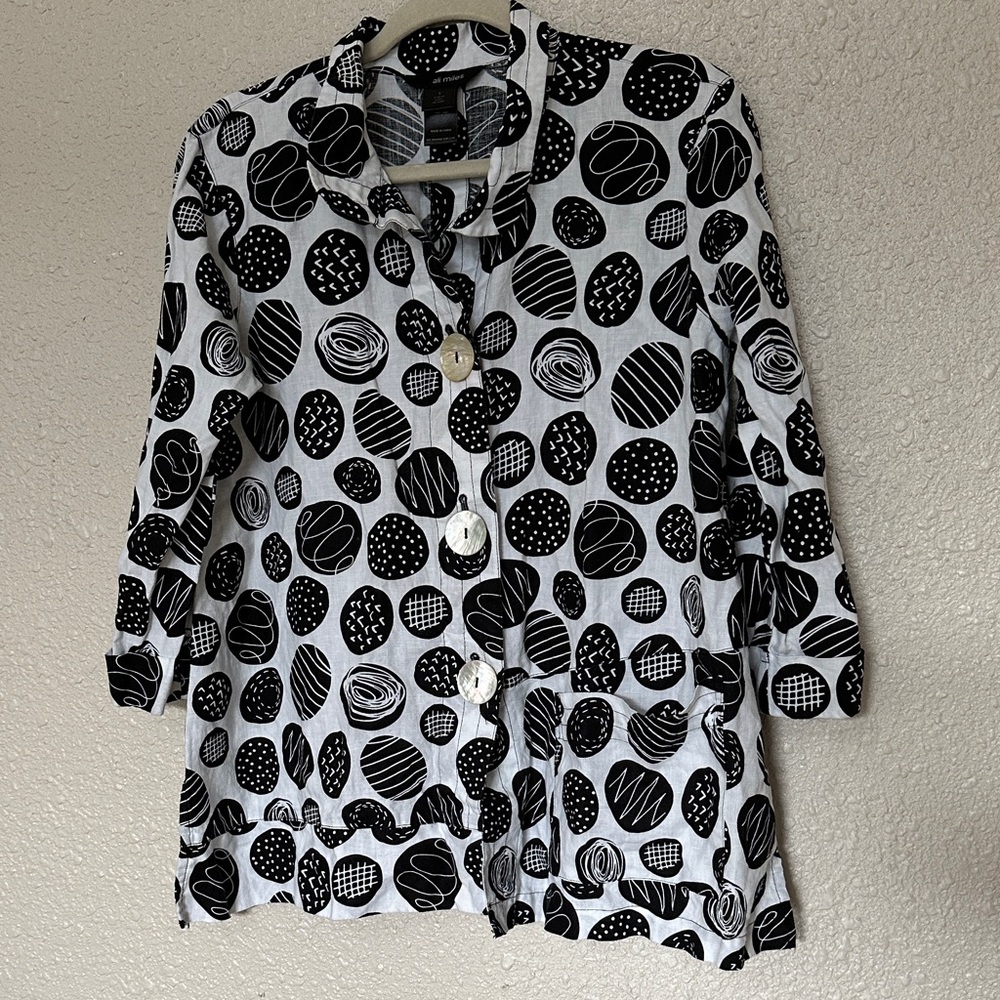 Ali Miles Black and White Patterned Blouse